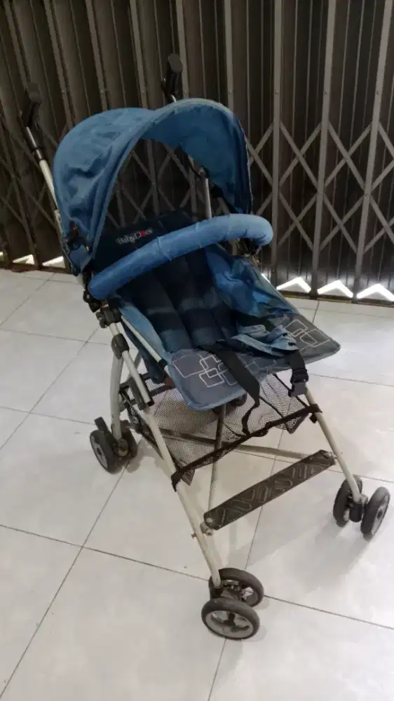 Stroller bayi merk BabyDoes bekas