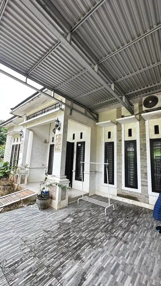 Disewakan Rumah Elegan Besar Dekat Jamtos