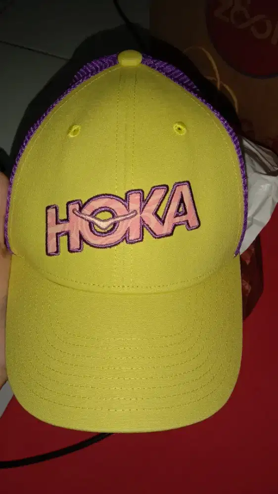 Topi Hoka one one