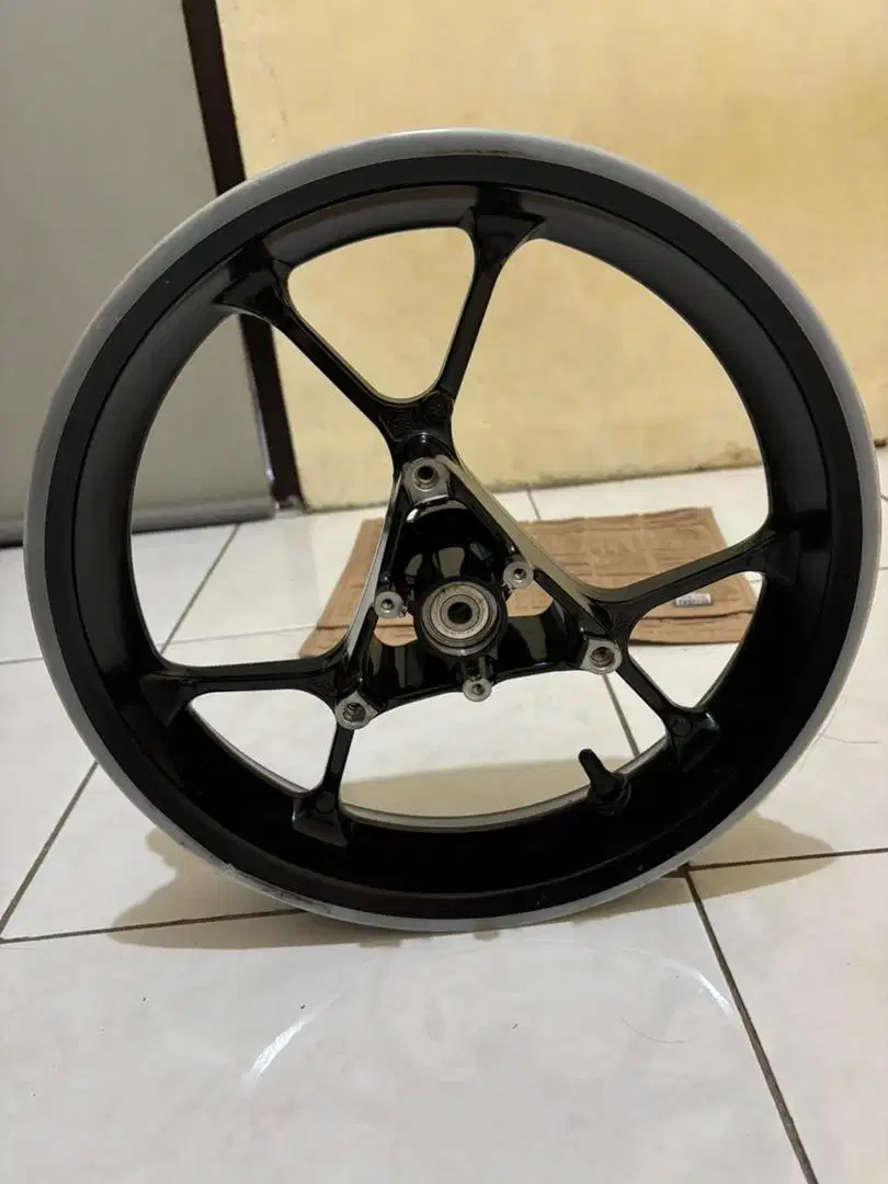Jual velg sepasang dan ban belakang ori aerox 155 new harga 850rb