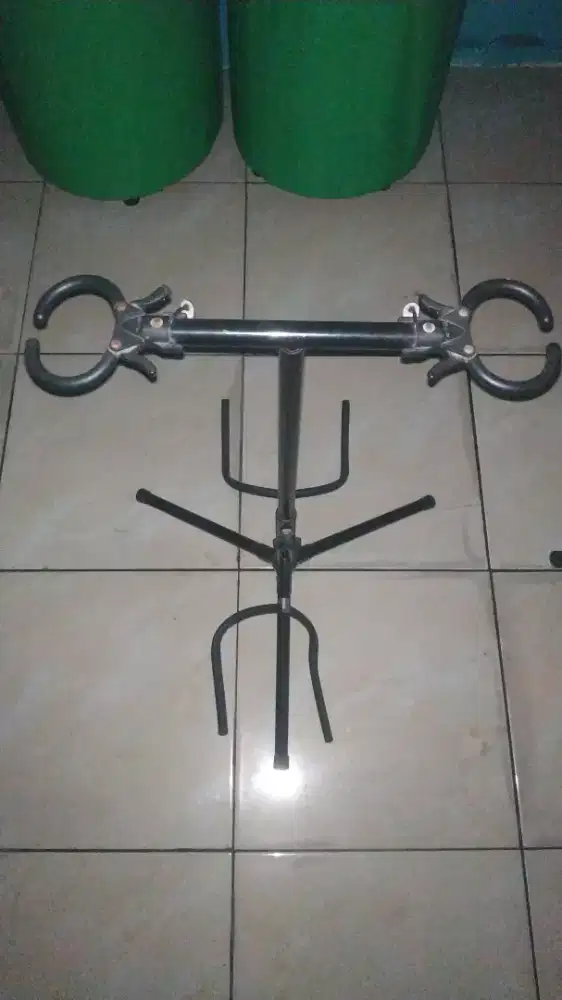 Tempat gitar berdiri