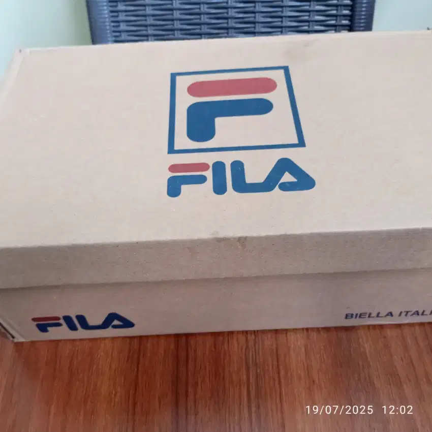 Di jual sepatu FILA size 42