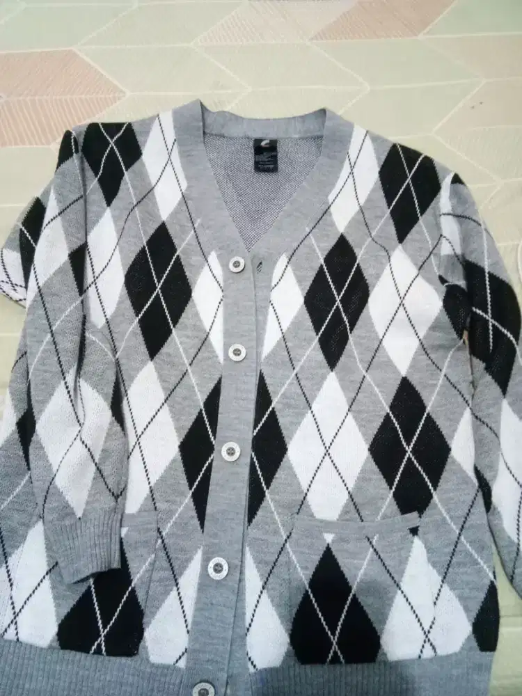 CARDIGAN HITAM PUTIH ABU