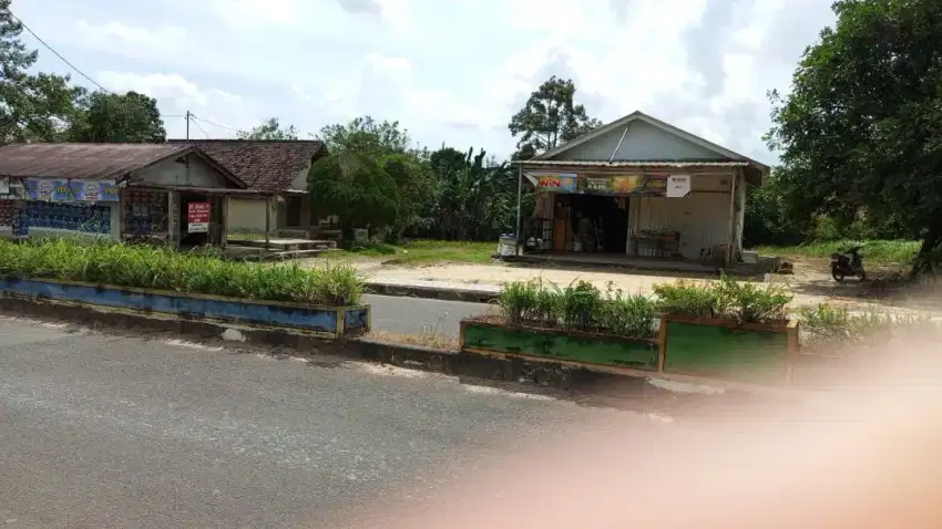 Di jual tanah ±2000m2 + bangunan