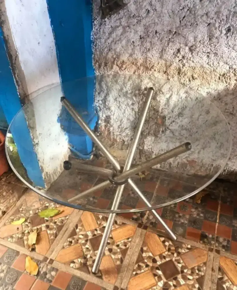 Meja kaca antik besar
