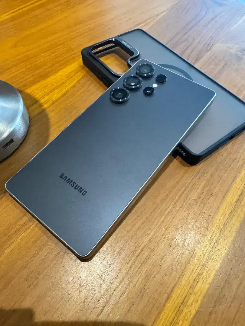 Dijual Samsung S25 Ultra 12/512GB Garansi resmi pemakaian 4 bulan !!!
