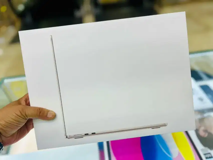MacbookAirAppleM3MC8J4ID/AStarlight16/256GBiBoxGaransisdJuni26CC16BH98