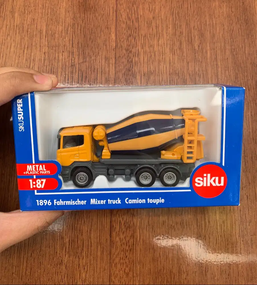 Siku Super Mixer Truck