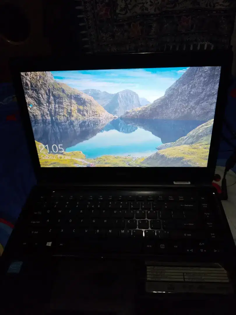 Laptop Acer Aspire E1-410