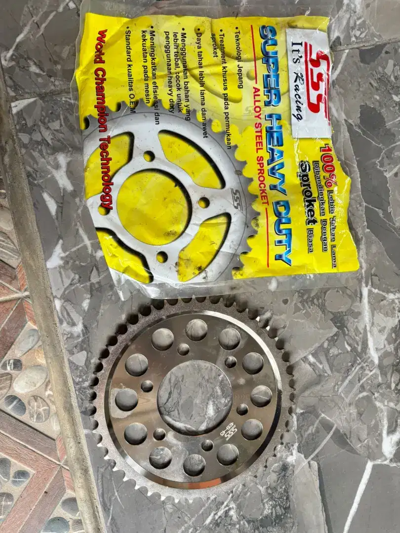 Gear Belakang Motor merek SSS 428-45