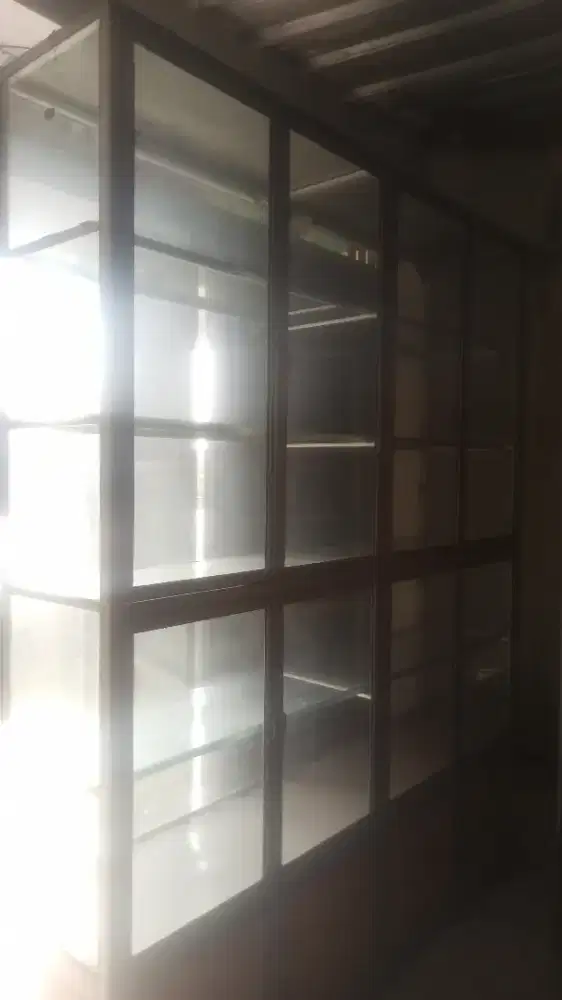 5 UNIT ETALASE BEKAS JUAL HELM