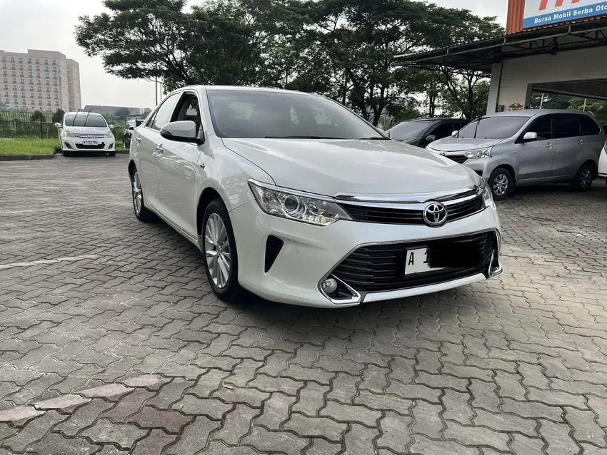 Toyota Camry V AT 2018 Putih Murah Istimewa