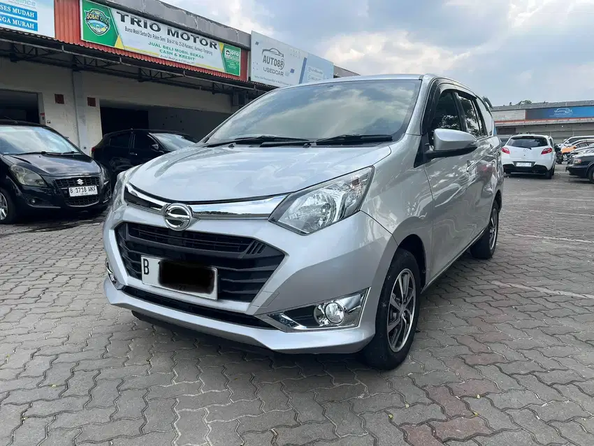Daihatsu Sigra R AT 2017 Silver Murah Bagus
