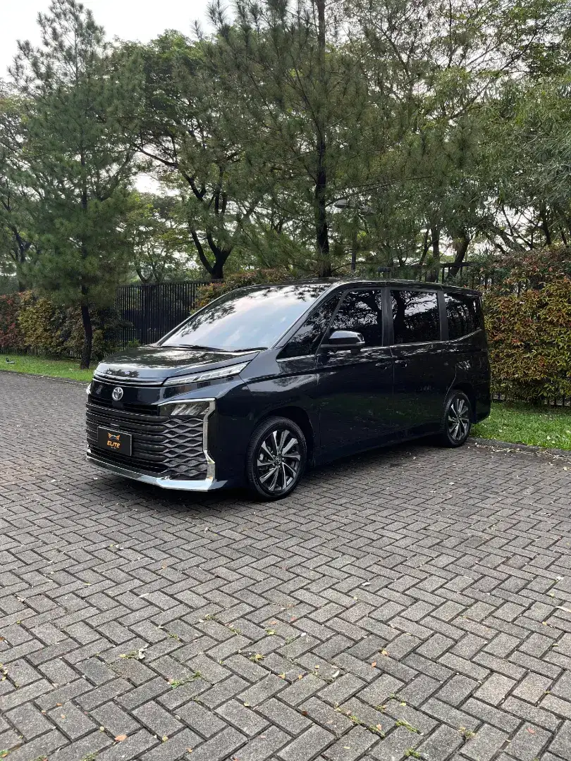 Toyota Voxy 2.0 CVT TSS 2023