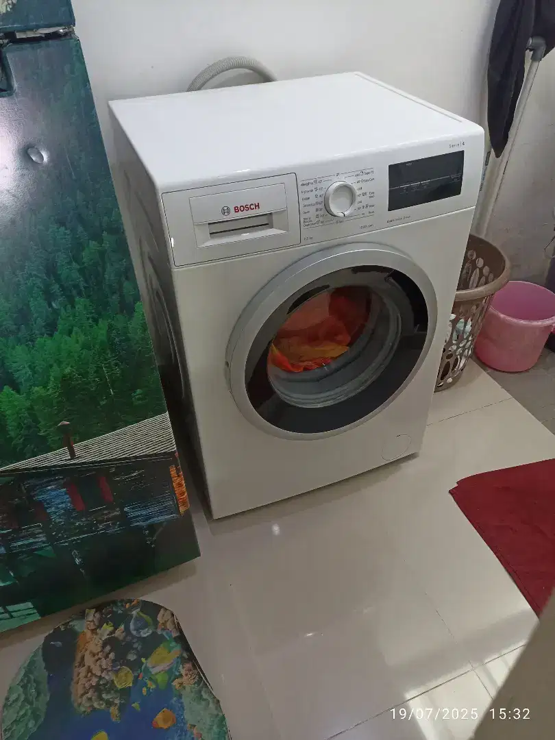 Mesin cuci merek BOSCH 7,5 kg Forward Loading Serie 4