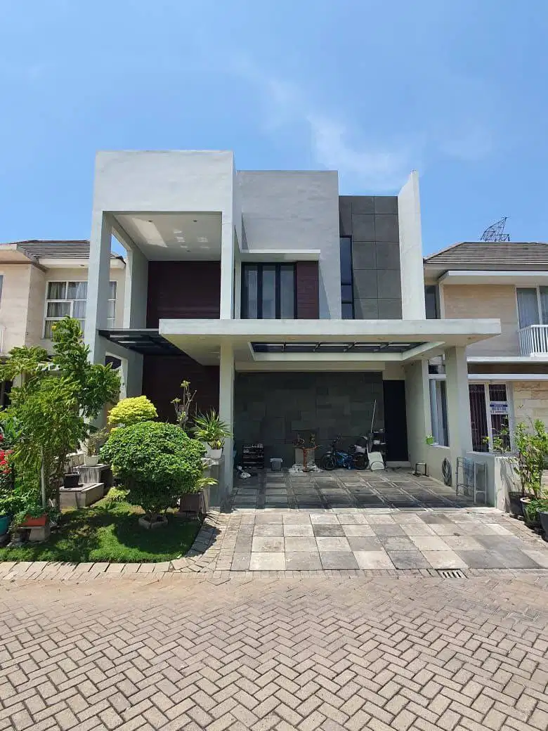 RUMAH ROYAL RESIDENCE CLUSTER GREENWICH 3 LANTAI SIAP HUNI