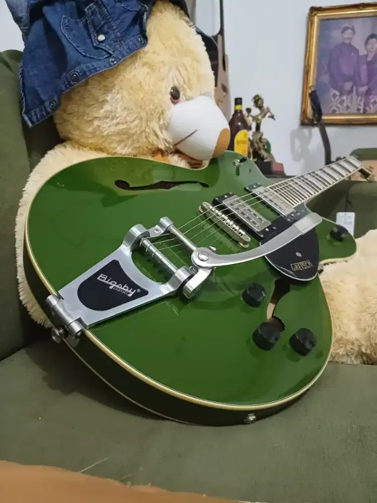 Gretsch Semihollow Green Daun Talas