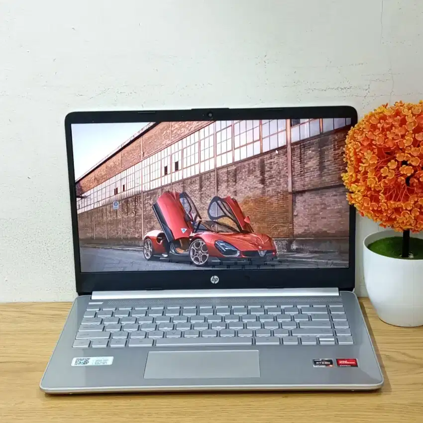 Laptop Hp 14s Amd Ryzen 5 5500U with Radeon graphic Ram16GB/Ssd512GB