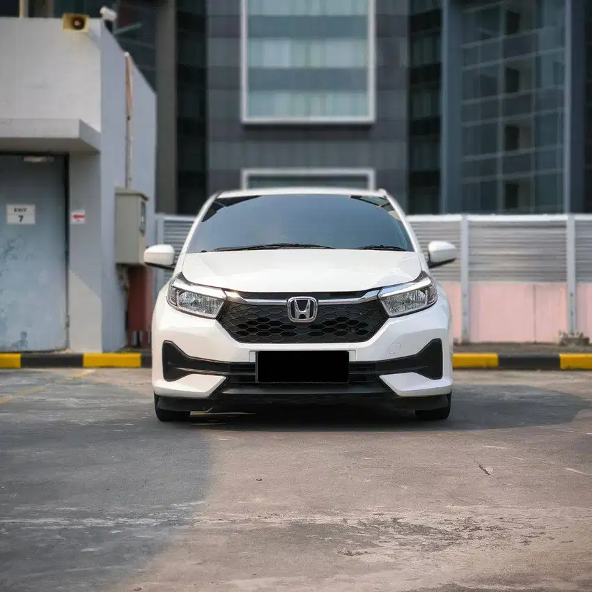 HONDA BRIO E CVT 1.2 AT 2023 SIAP PAKAI DAN TERAWAT TDP 10 JT KM ASLI