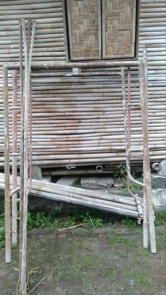 Tukang perbaikan dan bangun rumah