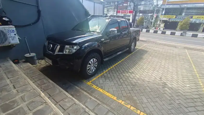Jual Nissan Navara Sport Version 2,5 M/T low KM