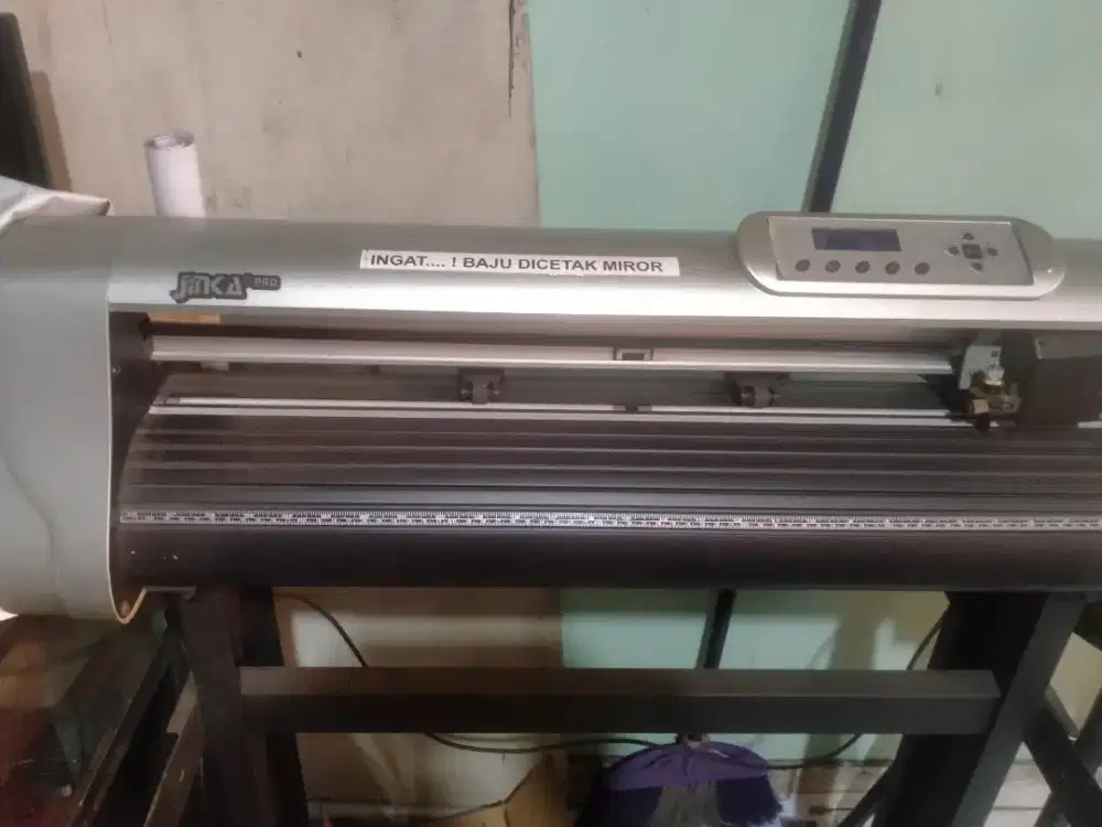 Mesin cutting stiker