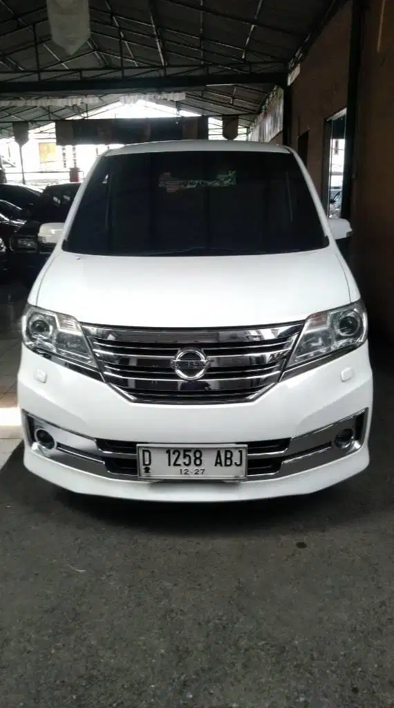 Dp25 jt Nissan HWS Serena AUTECH 2.0  At TSS 2013 panoramic