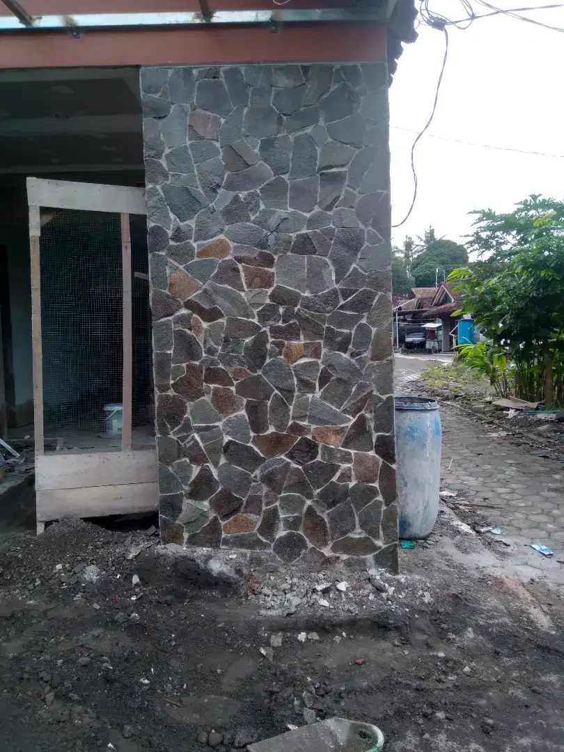 Tukang bangunan harian