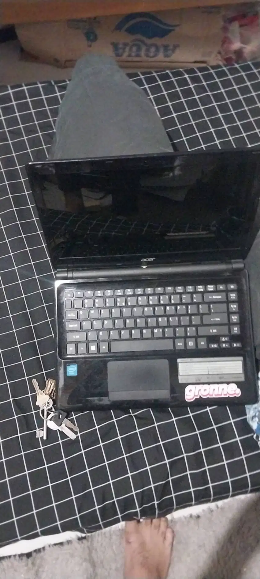 Acer aspire warna hitam
