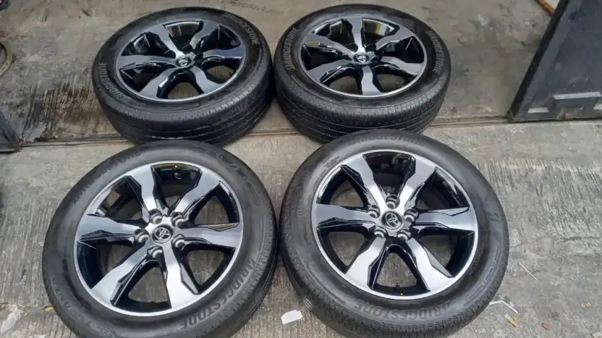 di jual velg venturer facelift r17 original+ban bs turanza tebel