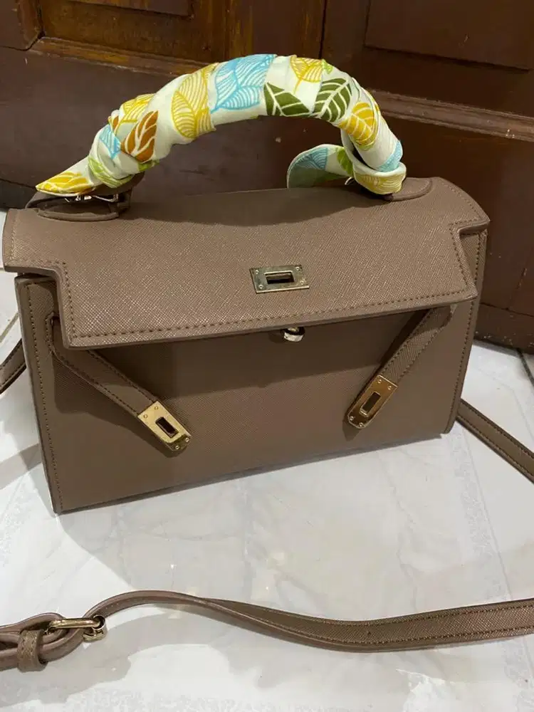 Tas selempang wanita