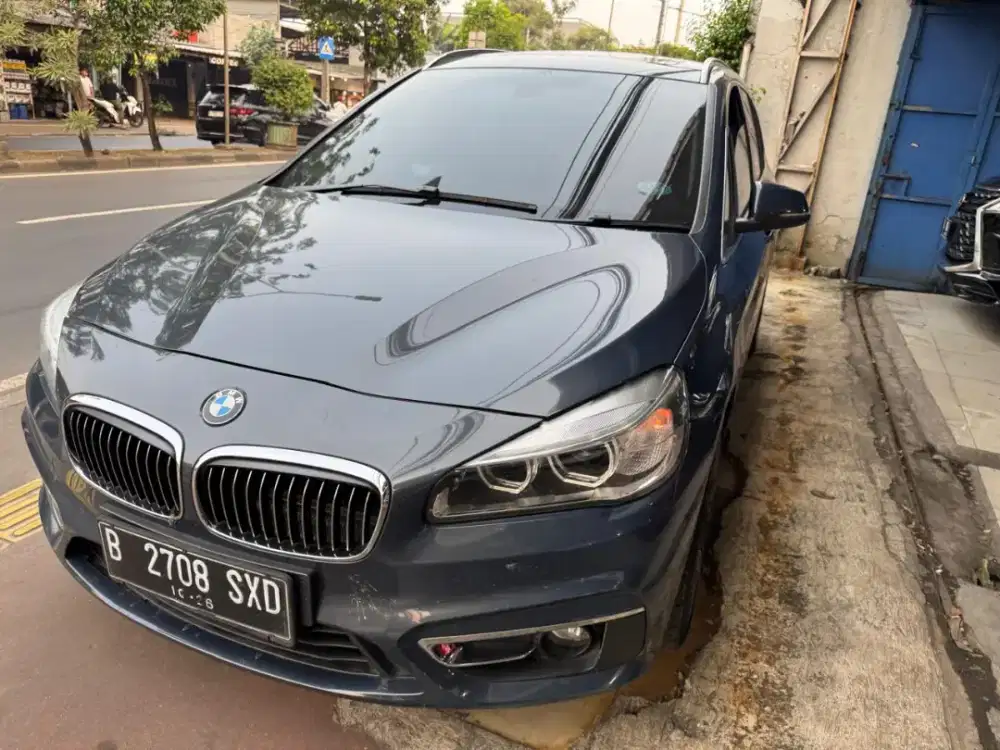 Bmw 218i th 2015 AT panoramic sunroof siap pakai
