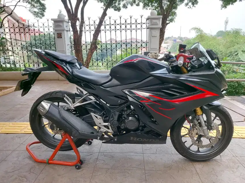 DIJUAL CEPAT NEW HONDA CBR 150R THN 2021 PAJAK IDUP SIAP GAS