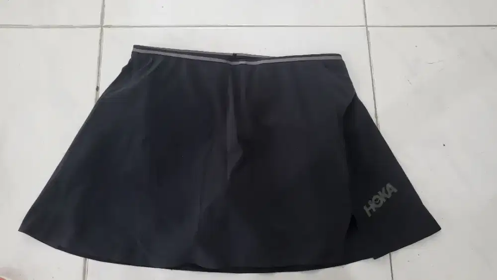 Rok Celana Tenis merk Hoka ukuran S