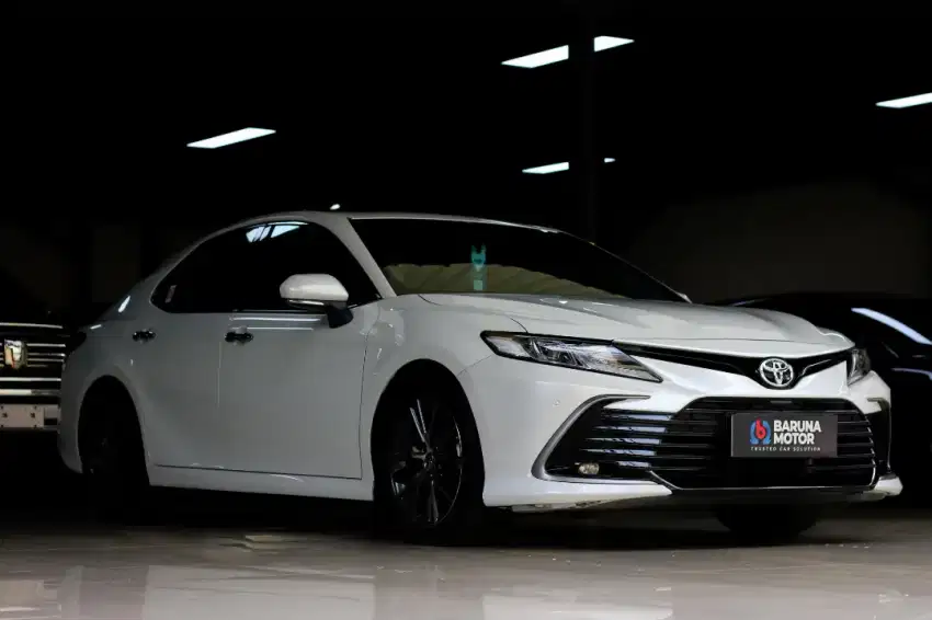 TOYOTA CAMRY 2.5 V AT FACELIFT 2022 PUTIH (TERMURAH)