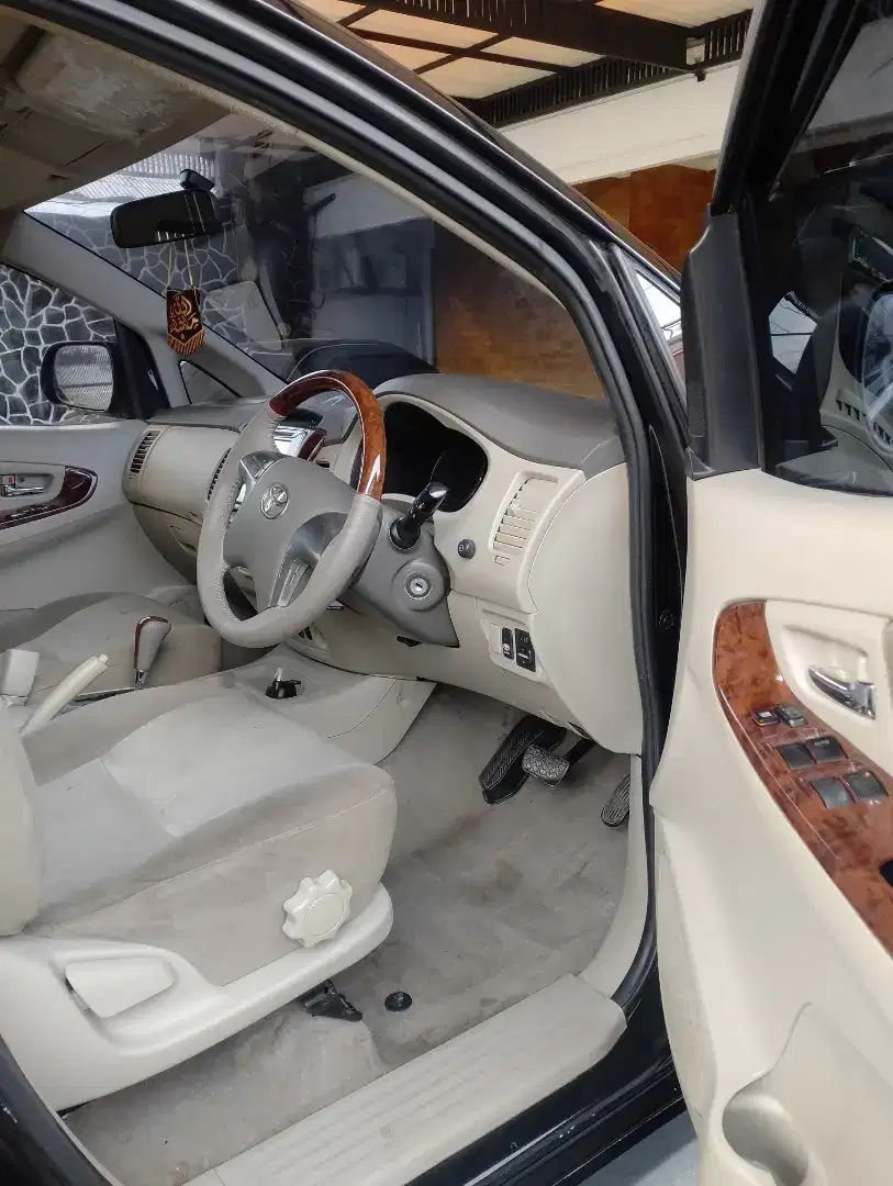 Toyota kijang Innova v at 2013 bensin