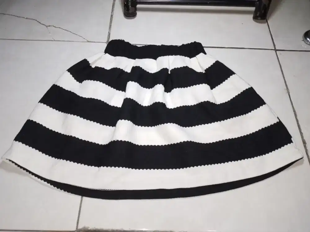 Celana rok anak cewek ada 3pcs merk ayla, trafalug dan rok batik, nego