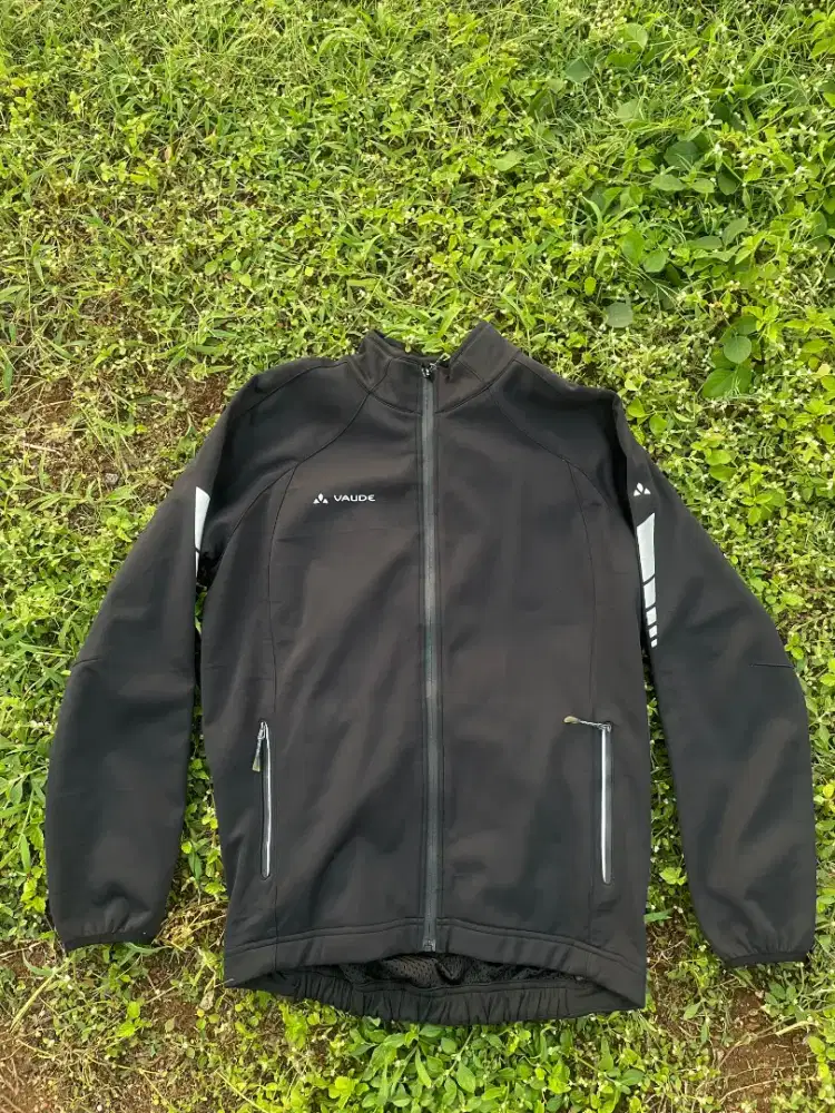 Jaket Vaude outdoor gunung softshell sz L TNF arcteryx patagonia