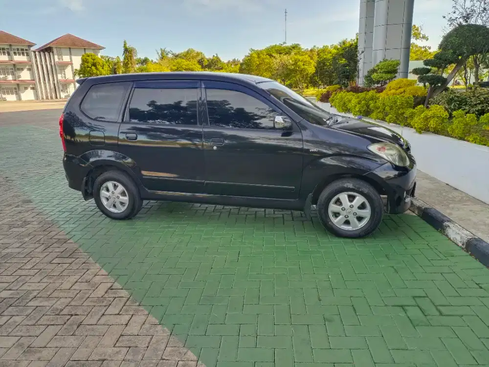 Mobil sehat jarang pakai km rendah original