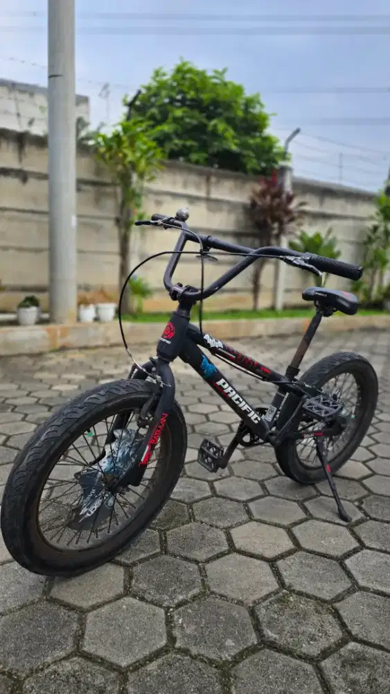 Sepeda BMX PACIFIC BATMAN 20 INCH