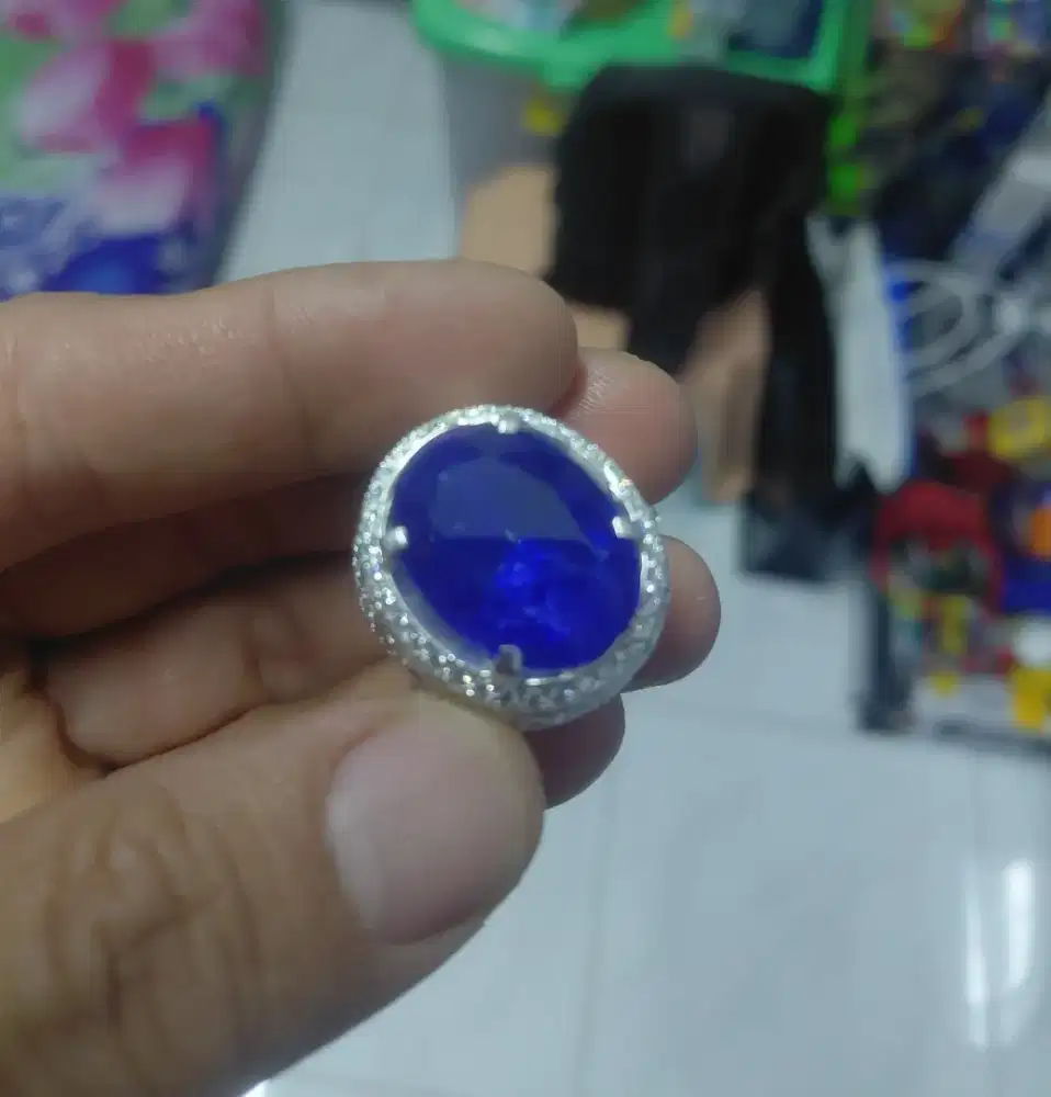Batu blue safir si milioner
