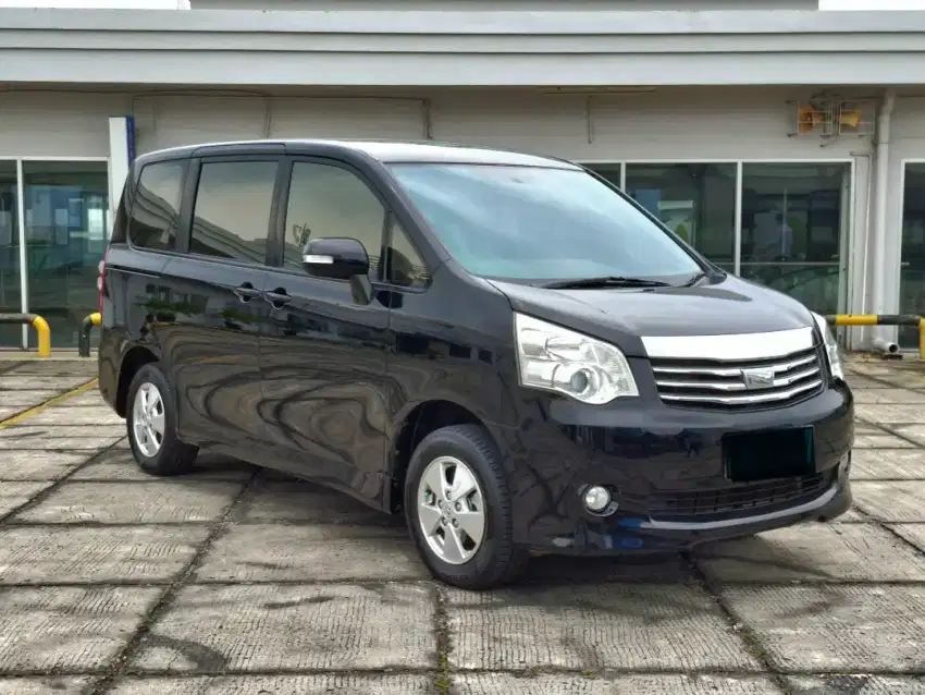 Toyota NAV1 G 2013