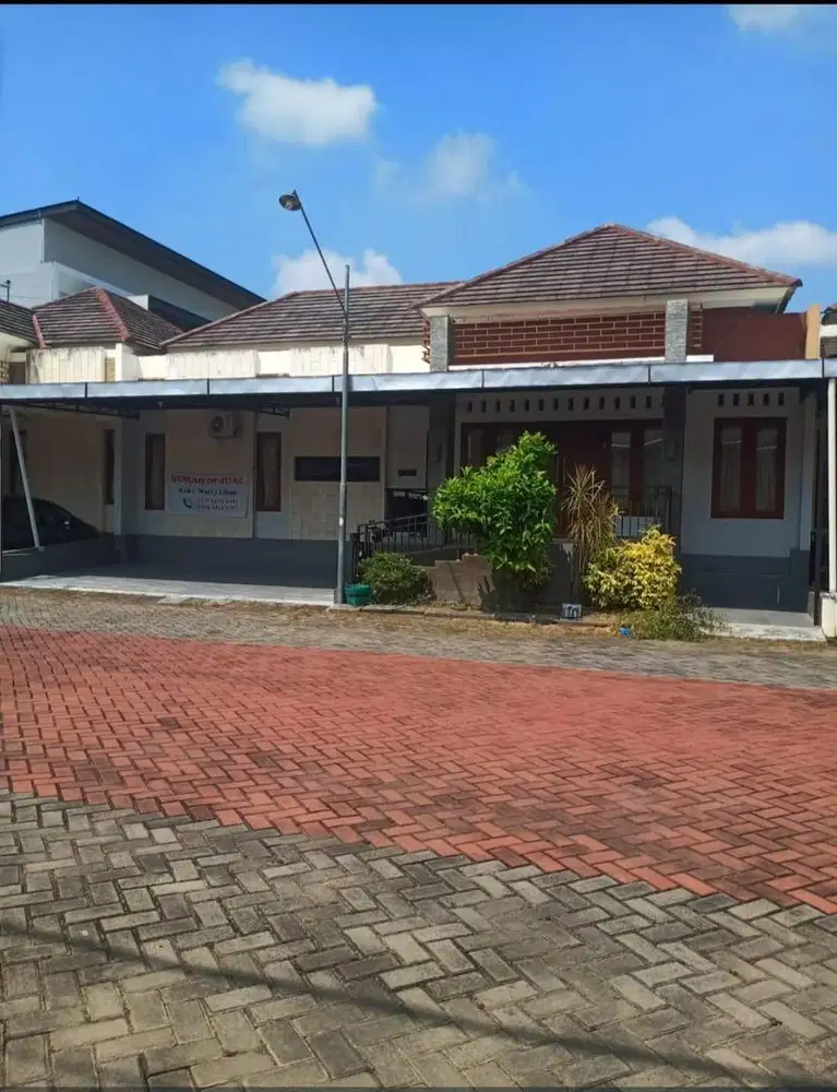Rumah Komplek dengan isi lengkap