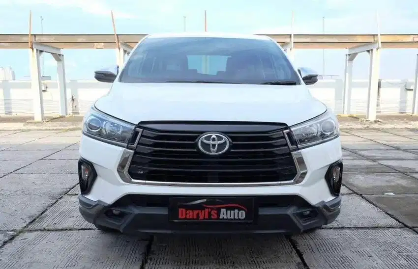 Toyota Innova Venturer 2.0 Bensin AT