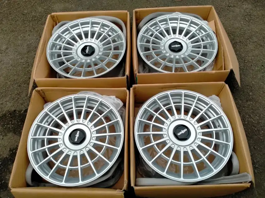 Rotiform lasR velg R20 Original 5x114/112/120 kondisi 9%
