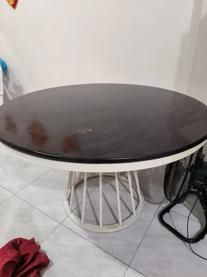 Meja Makan Kayu