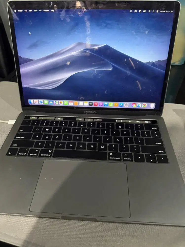 MacBook Pro 2016 | 13” Touch Bar | RAM 8GB | SSD 512GB – Hanya 6 Juta!