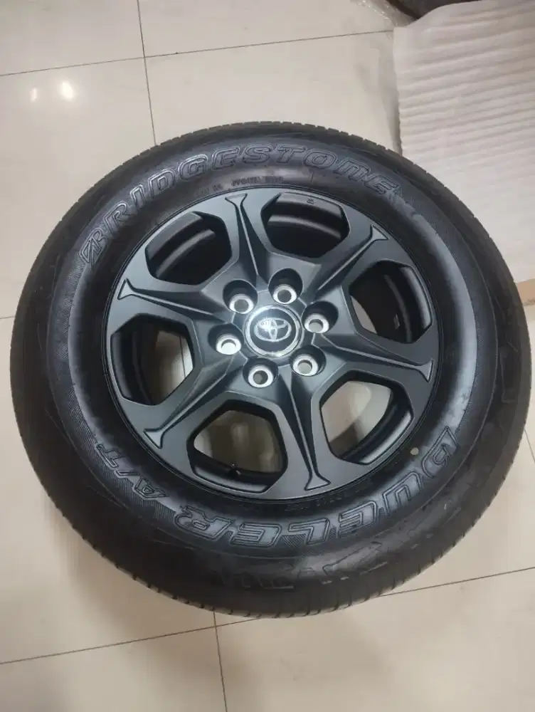 Ban bekas lc300 th2024