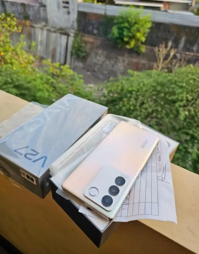 Vivo V27 8/256 GB 5G Kondisi Mulus Istimewa