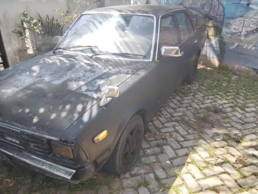 Di jual mobil toyota corona 2000 tahun 1979 manual